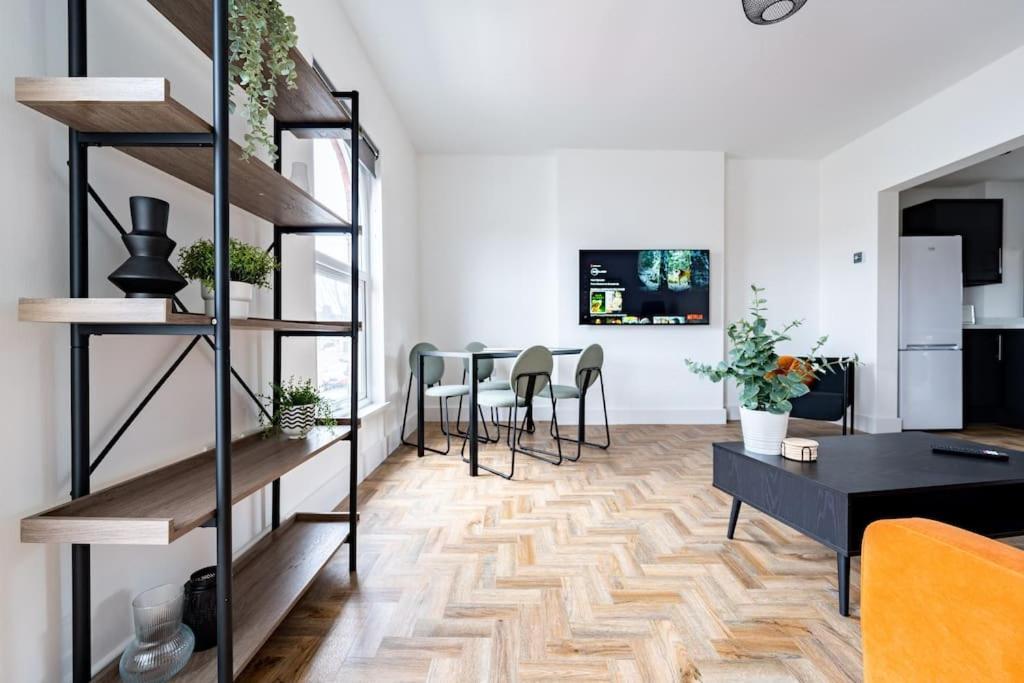 Isaacs View - First Floor Apartment คลีทอร์ปส์ ภายนอก รูปภาพ