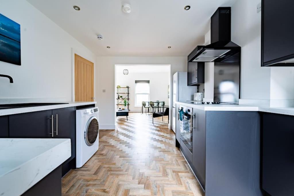Isaacs View - First Floor Apartment คลีทอร์ปส์ ภายนอก รูปภาพ