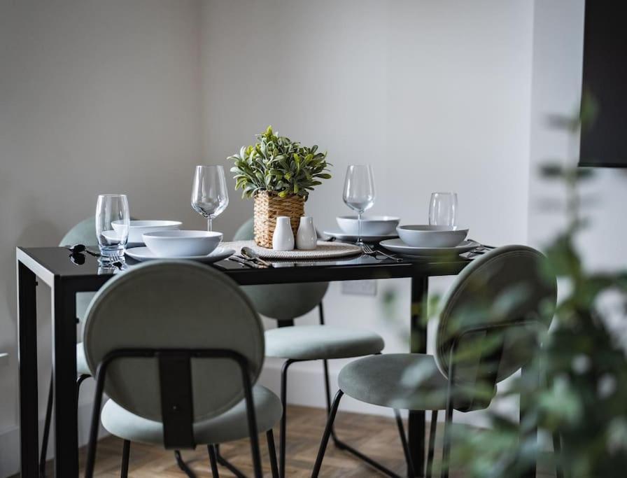 Isaacs View - First Floor Apartment คลีทอร์ปส์ ภายนอก รูปภาพ