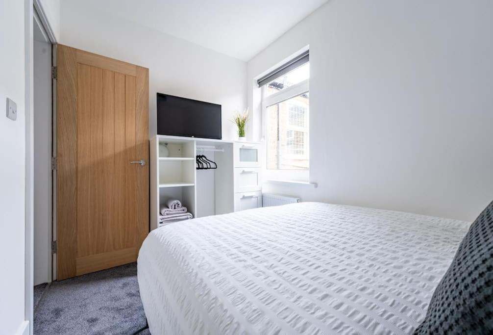 Isaacs View - First Floor Apartment คลีทอร์ปส์ ภายนอก รูปภาพ