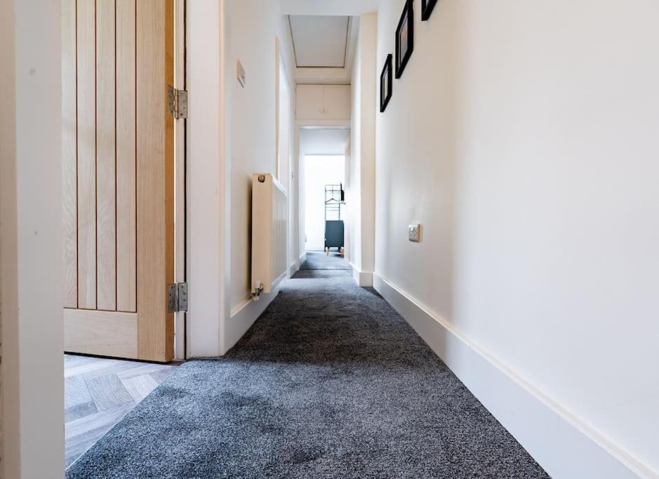 Isaacs View - First Floor Apartment คลีทอร์ปส์ ภายนอก รูปภาพ